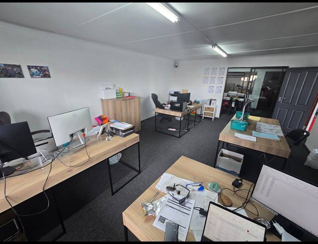 2,053M² WAREHOUSE TO LET IN BLACKHEATH INDUSTRIAL
